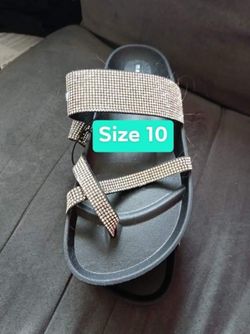 New women’s sandals size 10