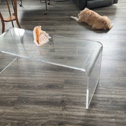Coffee Table Acrylic Clear. Beautiful 