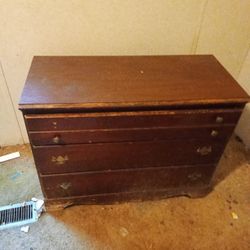 Dresser 