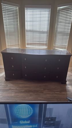 Dresser With Mirror