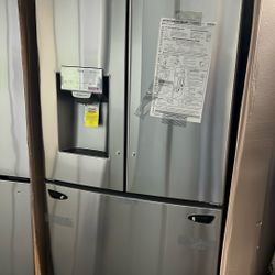 NEW IN BOX LG FRENCH STYLE REFRIGERATOR 