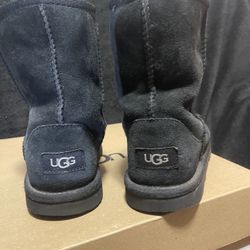 Ugg Kids Size 3.  Kids Classic UGG Boot Barely Worn 