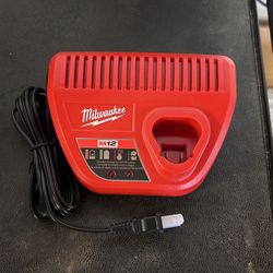 Milwaukee M12 Battery Charger 