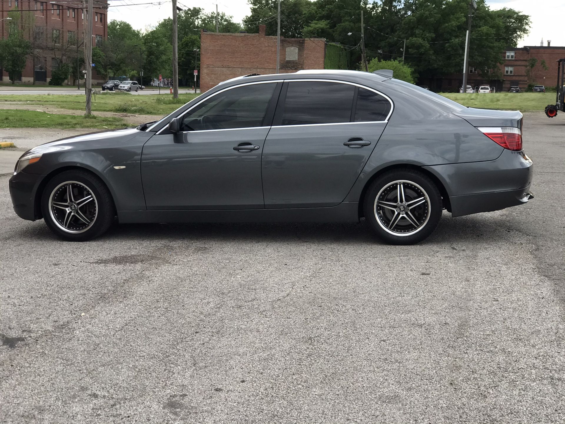 very clean 2007 BMW Xi rims Included nothings wrong with it at all drives great u have to do nothing to it but drive