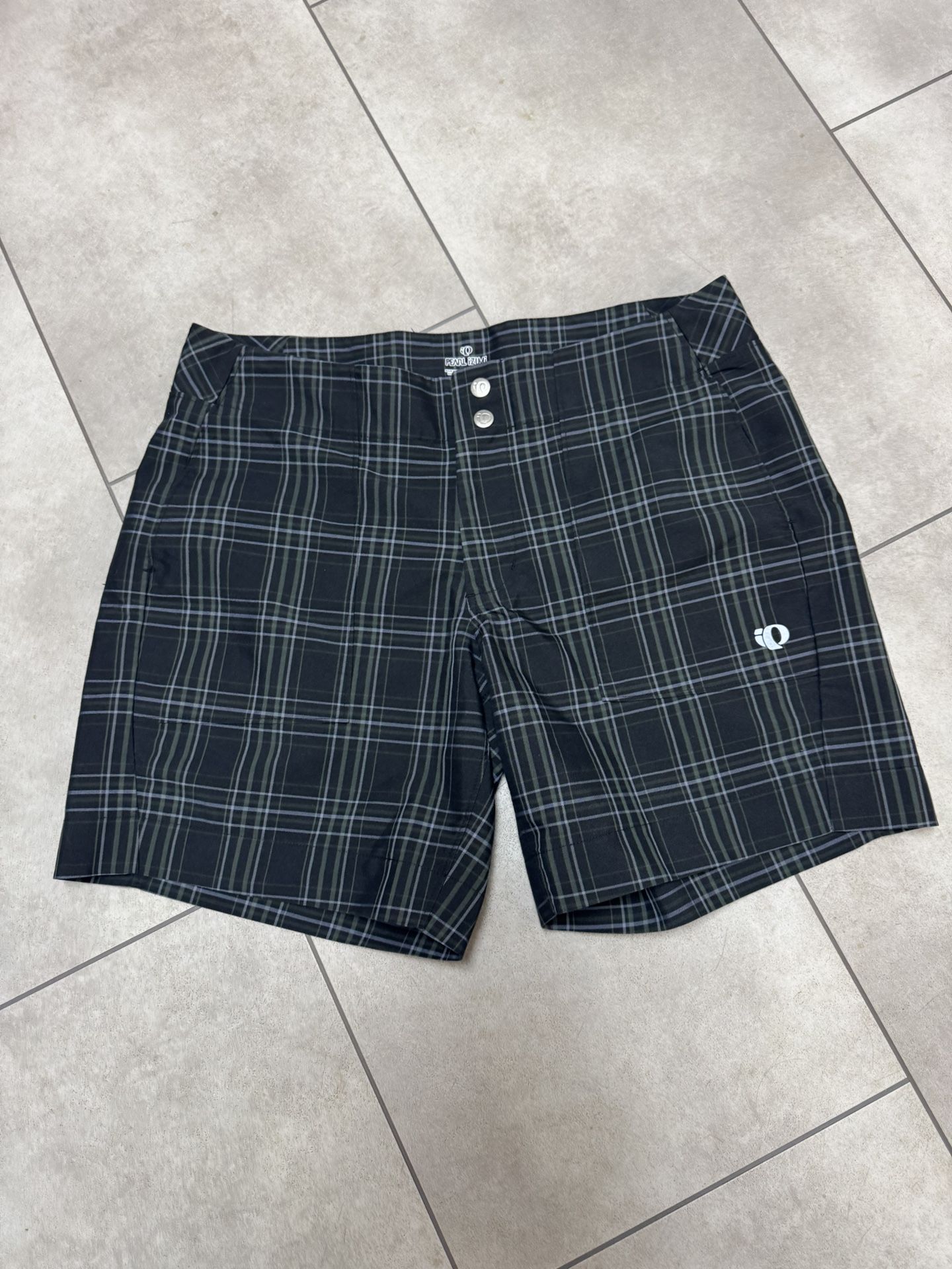 Pearl IZumi Shorts Womens Medium Black Gray Plaid Biking Bicycle Pockets