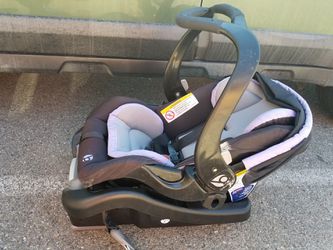 Baby Trend infant car seat with base