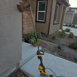 Electric DeWalt Weed Wacker 