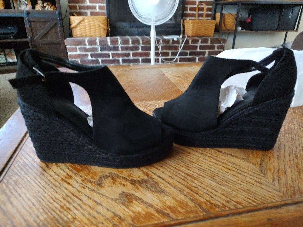 All Black Wedges 7.5