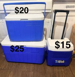 Se venden hieleras usadas de varios tamaño  Coleman y IGIO en buenas condiciones precio en foto