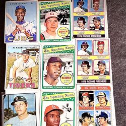 Vintage  baseball card lot of 32 1960’s& 70’s (Ernie Banks/Bench-Fisk RC’s