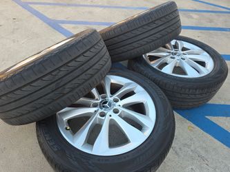 Original 17' Mercedes Benz C300 Wheels With tires