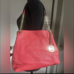 “Michael Kors Pink Chain Shoulder Bag – Excellent Condition” 