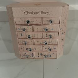 Charlotte Tilbury- gorgeous organizer 