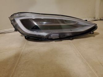 2017-2018-2019-2020 Tesla Model S Headlight Passenger Side OEM