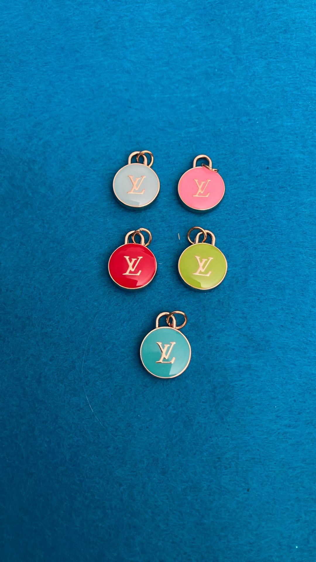 LV CHARMS (5)