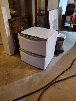 Whirlpool washer and dryer pedastools