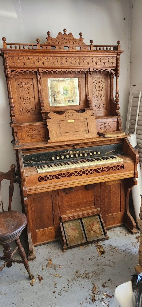 Antique 1880 Packard Pump Organ