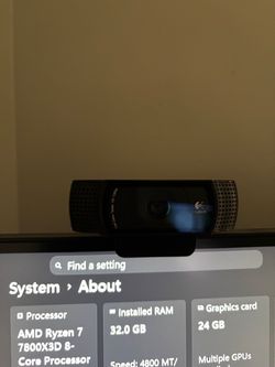 Gaming PC, 4k monitor , Logitech webcam , wireless keyboard
