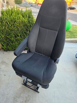 ISRI Air Ride Truck Driver Seat – Freightliner Cascadia / M2 (Zero Air Leaks)