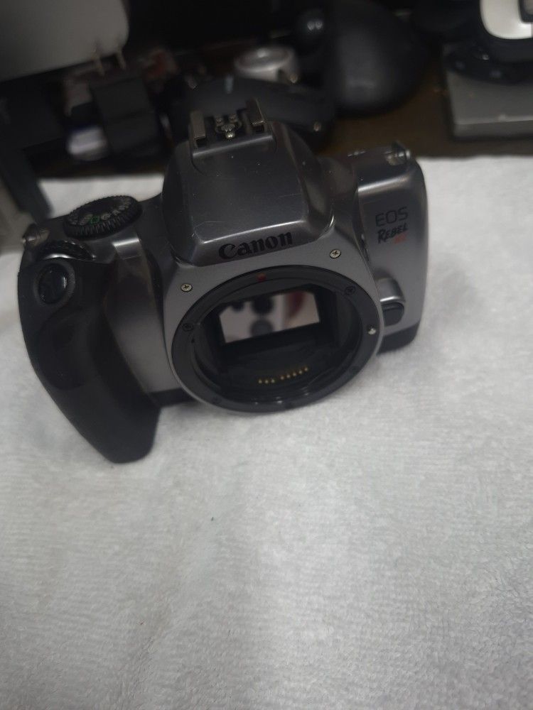 Canon EOS REBEL 35 MM CAMERA (Camera Only)