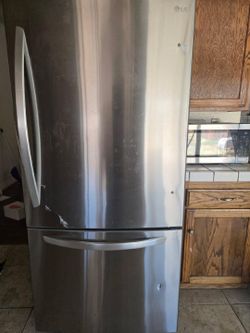 LG refrigerator bottom freezer ice maker