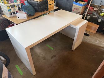 White Desk with Pull-Out Side Panel