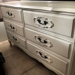 Dresser  White 