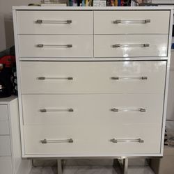 White Dresser (Good condition)