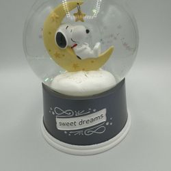 Hallmark 2021 Peanuts Worldwide LLC Sweet Dreams Snoopy Lighted Snow Globe