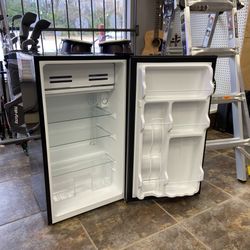 Midea 3.3 Cu. Ft. Dorm Mini Fridge W/Freezer 11055843