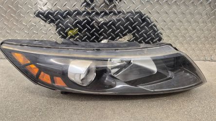 2013  Kia Optima XXL front headlight