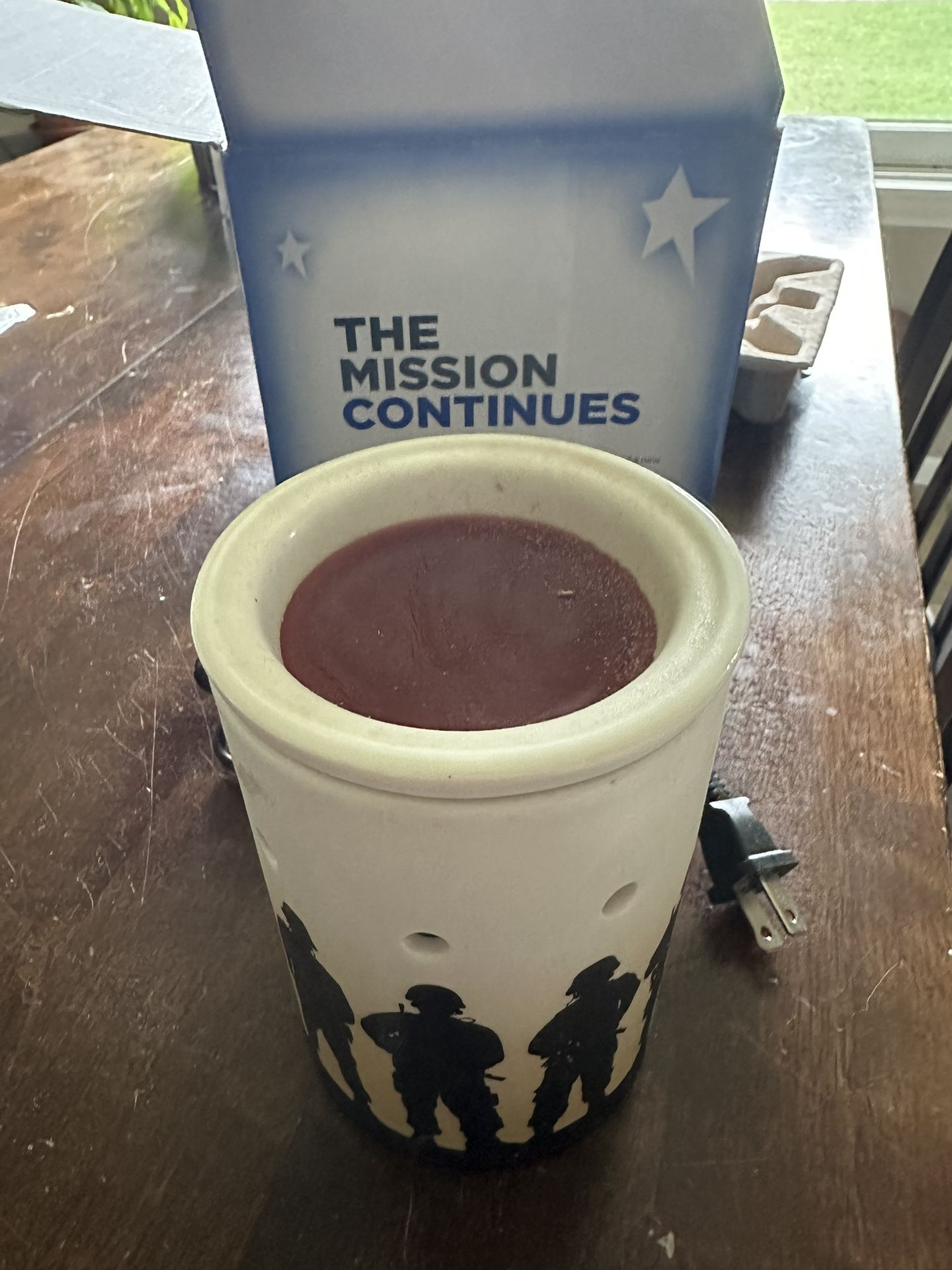 Veterans Scentsy Warmer w/ Extra Scent