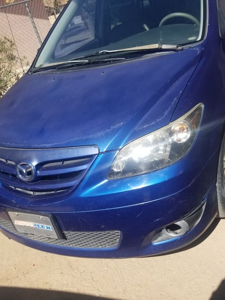 2004 Mazda MPV
