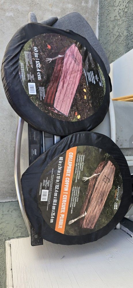 Halloween Outdoor Decor/Collapsible Coffins