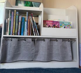 Kids bookcase/storage
