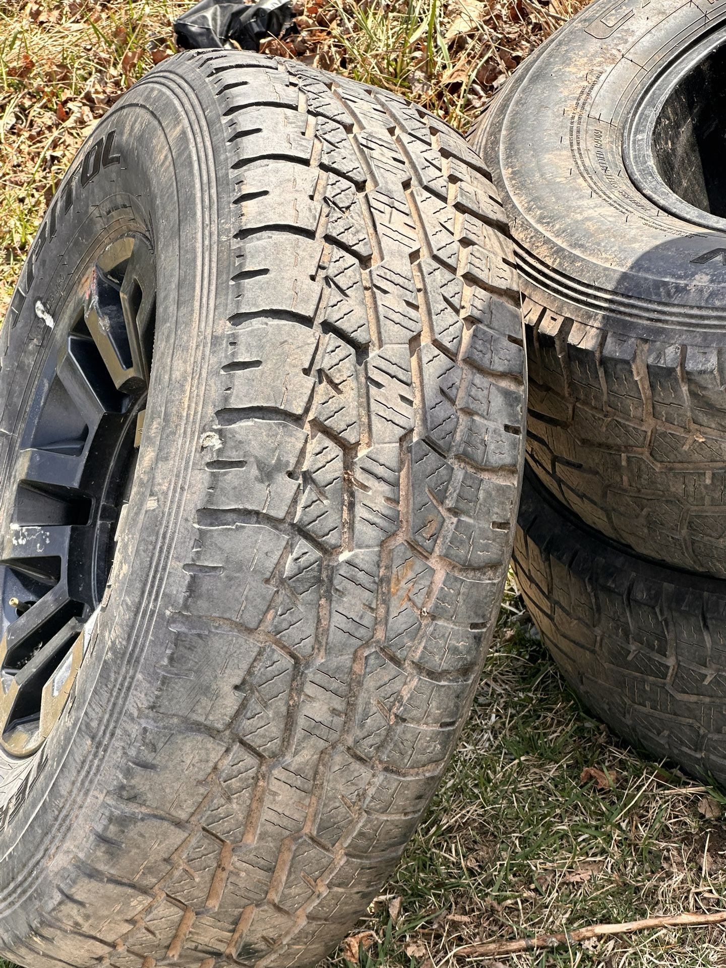 8lugs Tires
