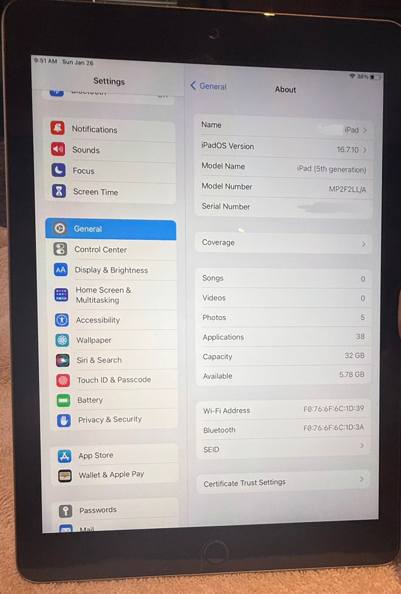 Apple iPad 9.7 - 5th Generation - 32gb