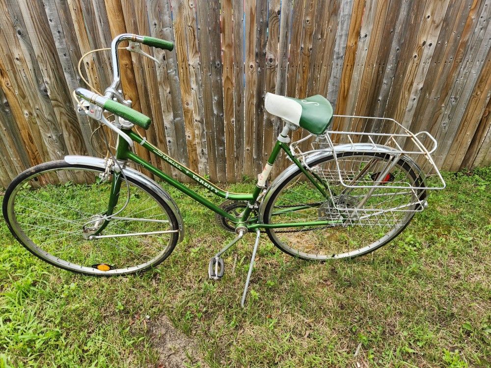 Vintage Schwinn Varsity 27" Ladies Bike