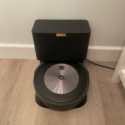 J8 Roomba- Self emptying **Priced To Sell**