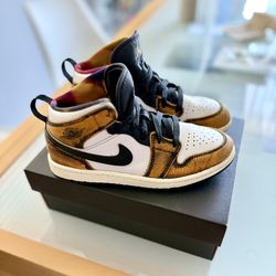 Jordan 1 Mid- 2Y