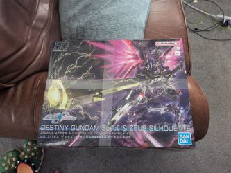 Destiny Gundam spec2& Zeus silhouette