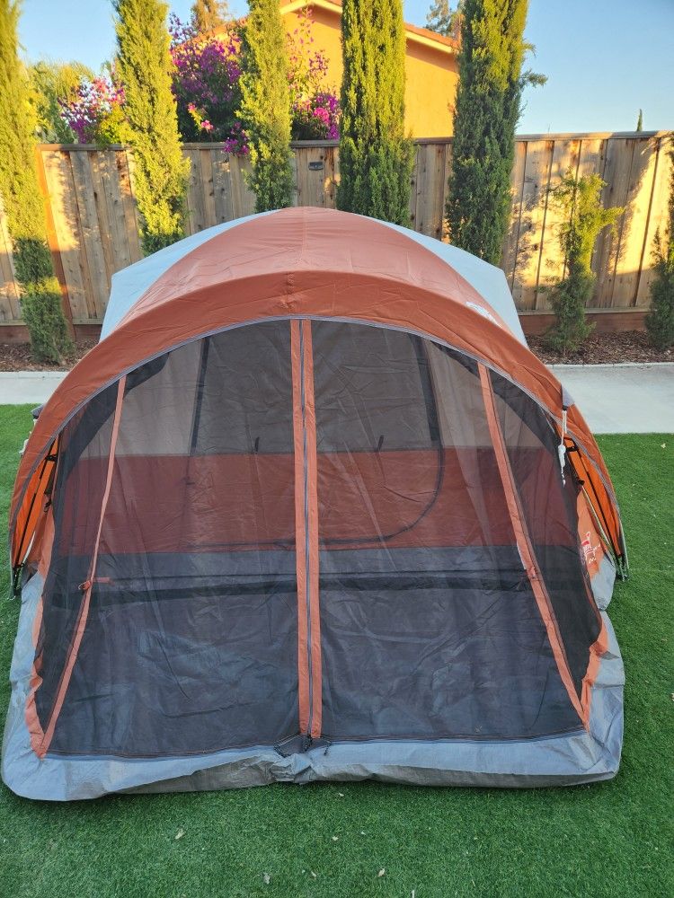 Coleman 4-person Evanston camping tent 9ft *7ft with screened porch