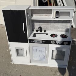 Toy Kitchen