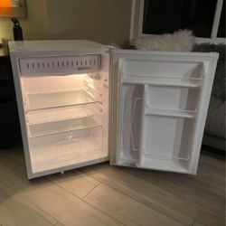 Ge mini fridge white deals