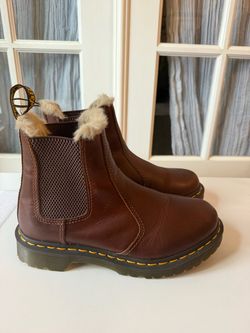 Authentic Dr. Martens 2976 Warmwair faux-fur lined Chelsea boots in dark brown leather. Worn only once. Size 6