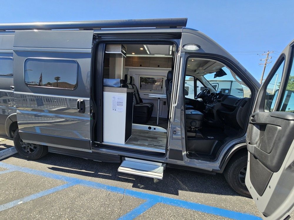 2025 Roadtrek Westfalia Wave