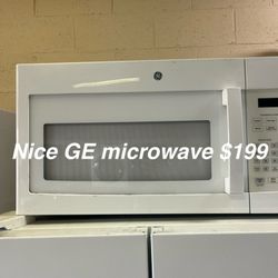 Nice GE Microwave 