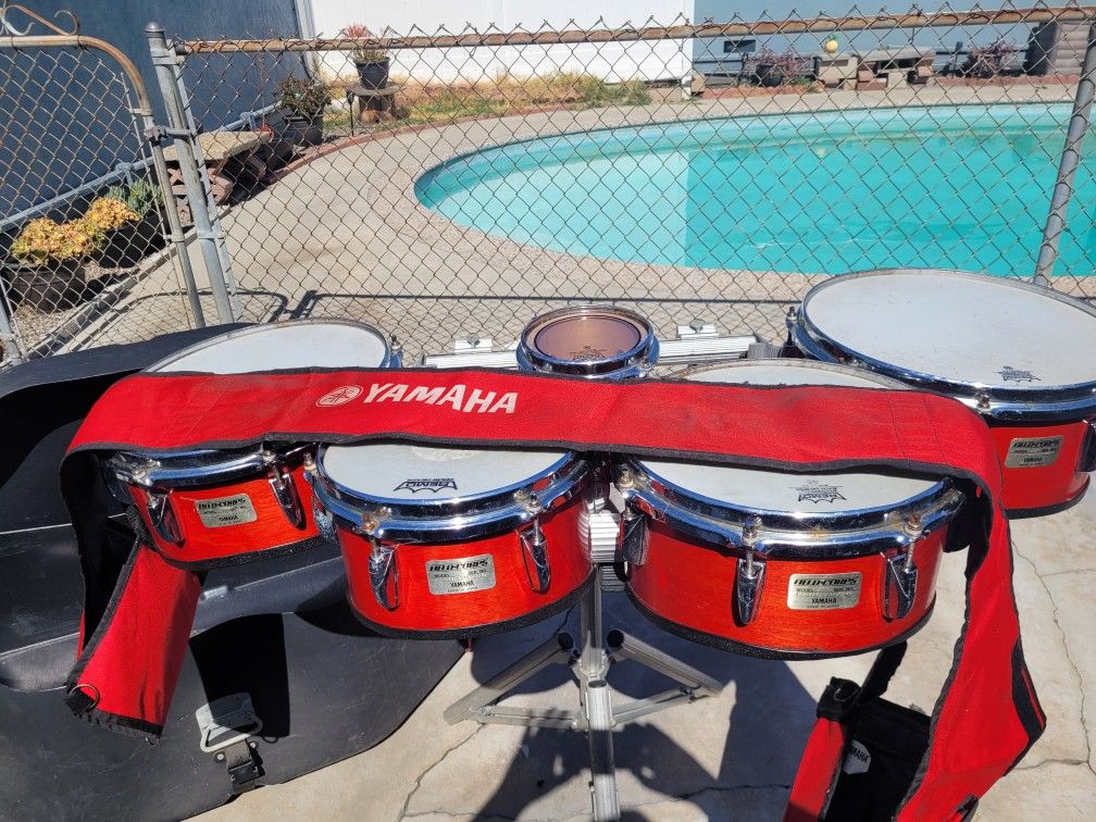 Yamaha Marching Drums Set