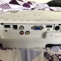 Proyector Wiht Screen For Sale !!