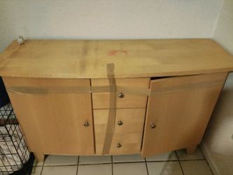 Nice light wood dresser